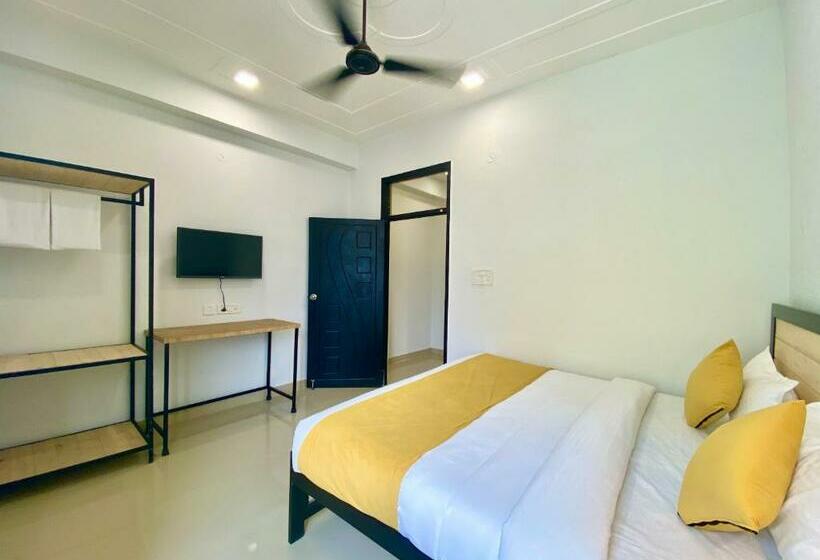 旅馆 90 S Rishikesh