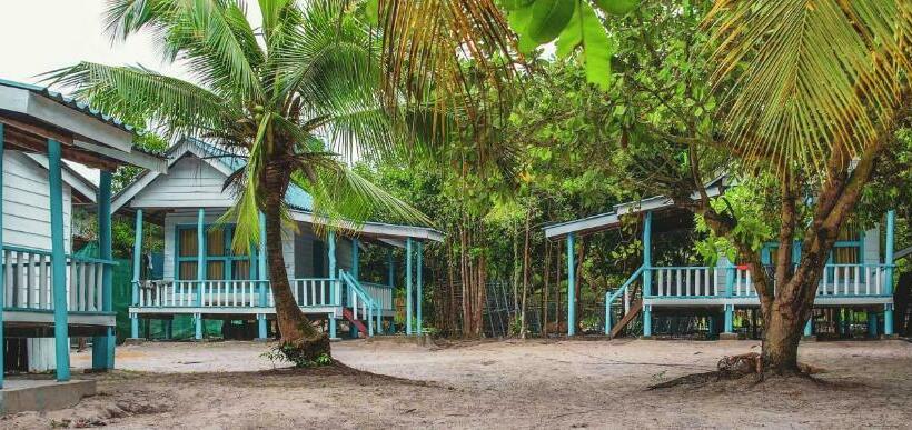 הוסטל Mad Monkey Koh Rong