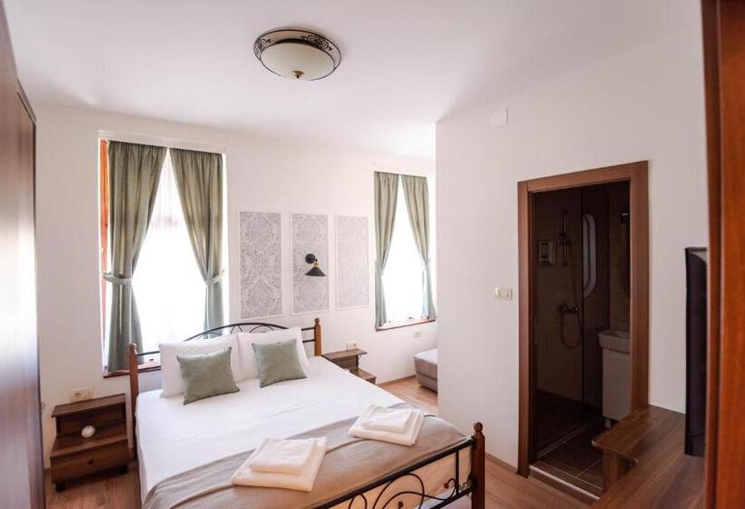 تختخواب و صبحانه City House Central