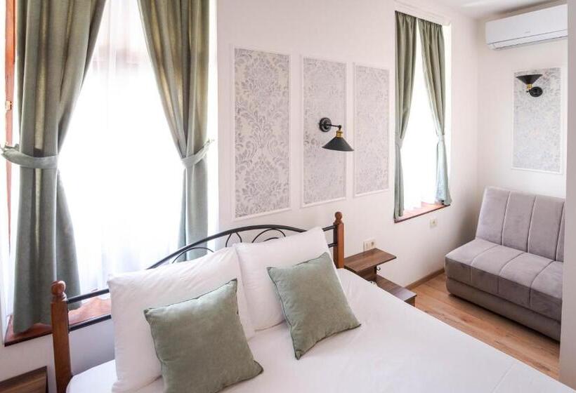 تختخواب و صبحانه City House Central