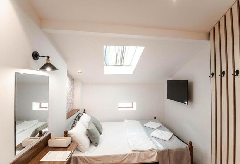 تختخواب و صبحانه City House Central