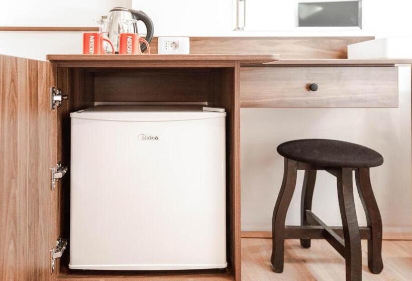 تختخواب و صبحانه City House Central