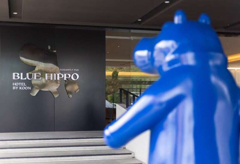 هتل Blue Hippo