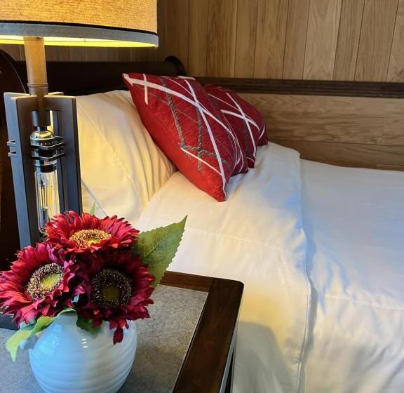 Отель Monterey Inn