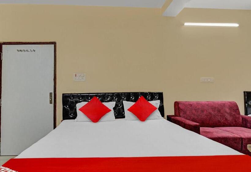 בית מלון כפרי Oyo Flagship 81208 Jagarnath Palace