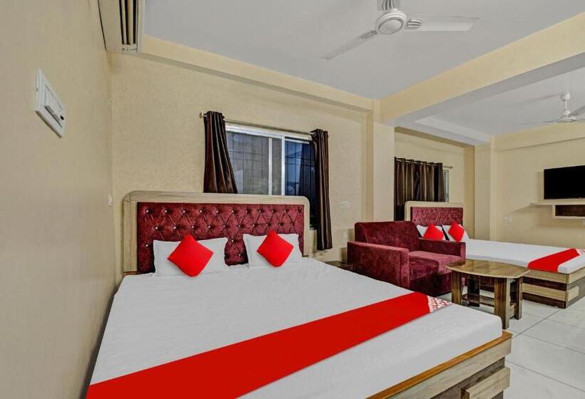 בית מלון כפרי Oyo Flagship 81208 Jagarnath Palace