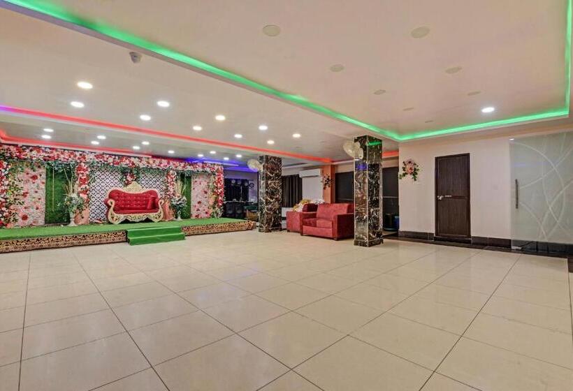 בית מלון כפרי Oyo Flagship 81208 Jagarnath Palace