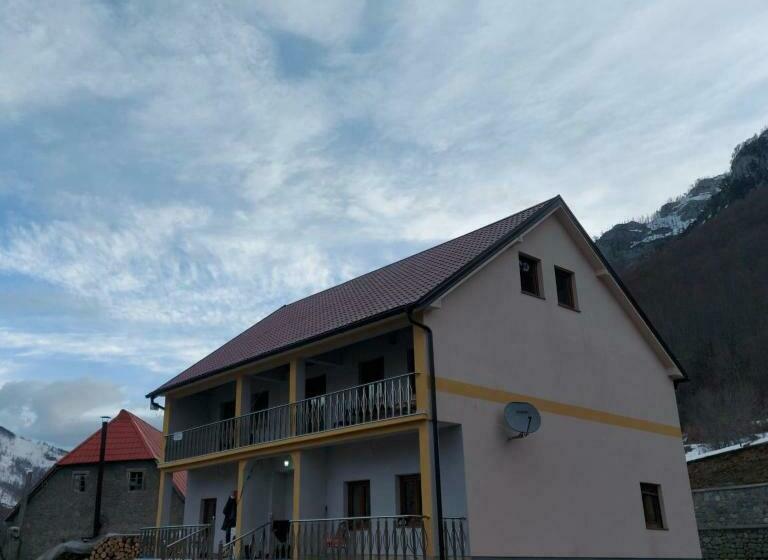 Пансион Guest House Trojani