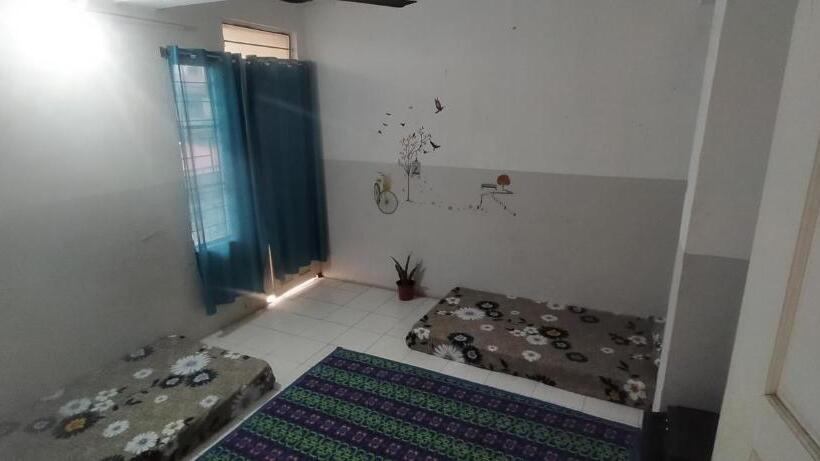 پانسیون Traveler House