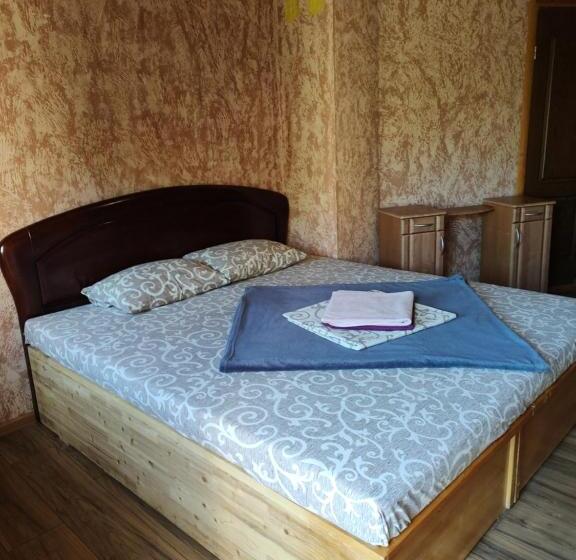 هاستل викенд