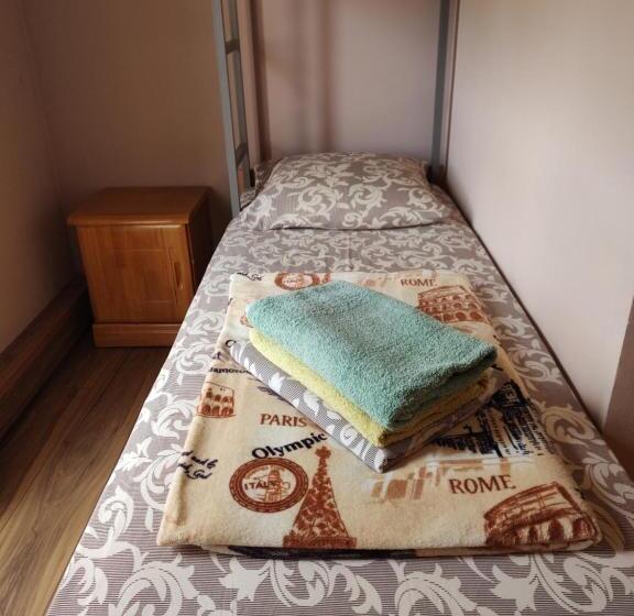 هاستل викенд