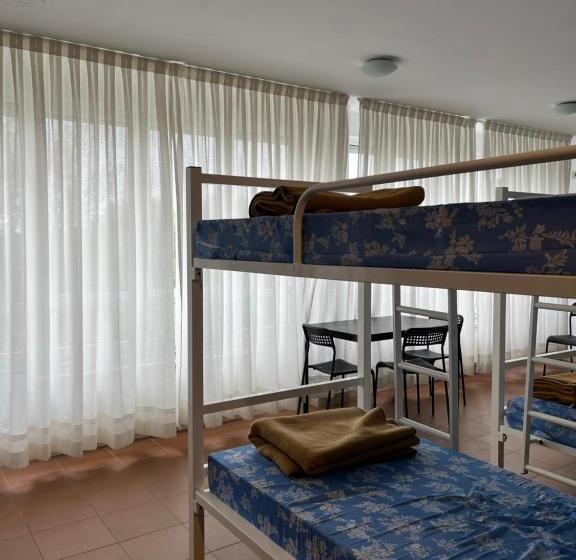 ユースホステル Pensión Arenas Palas