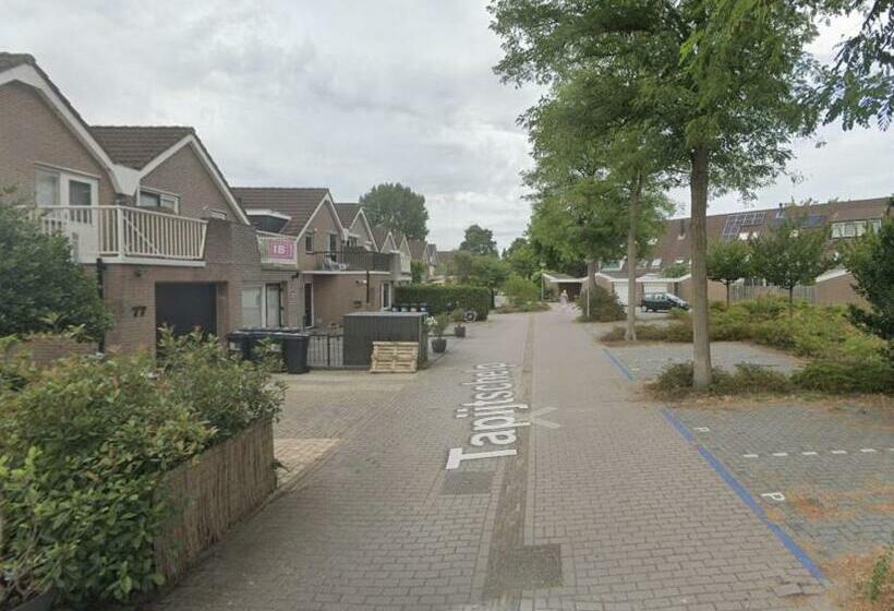 تختخواب و صبحانه Ground Floor Studio & 2 Bikes