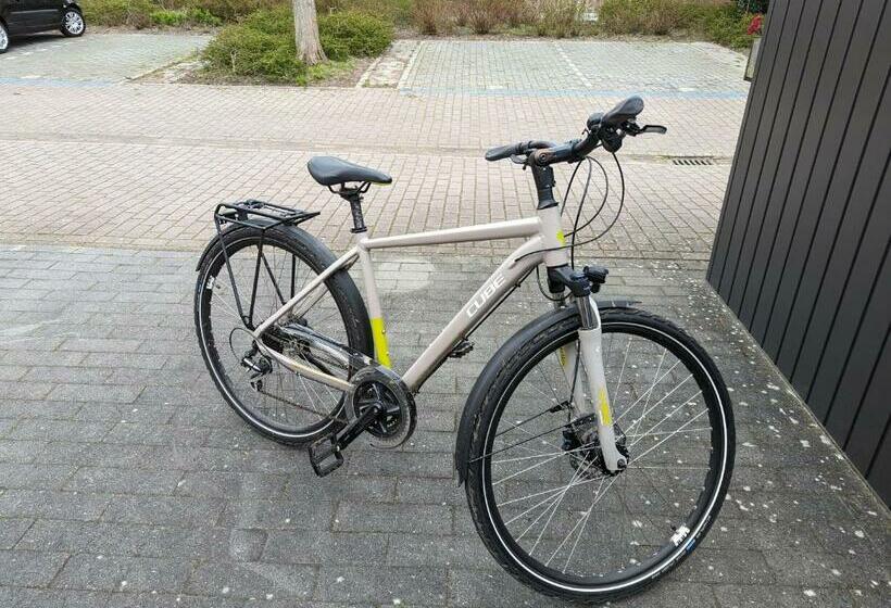 تختخواب و صبحانه Ground Floor Studio & 2 Bikes