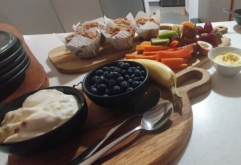 تختخواب و صبحانه Paperbark Retreat