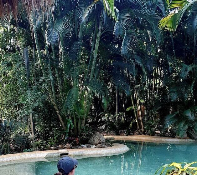 تختخواب و صبحانه Paperbark Retreat