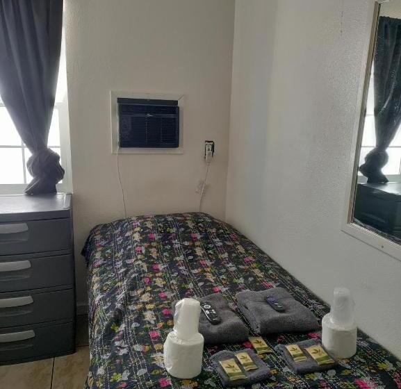Crown Inn & Suites