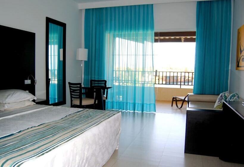 هتل Dom Pedro Laguna Beach Resort & Golf