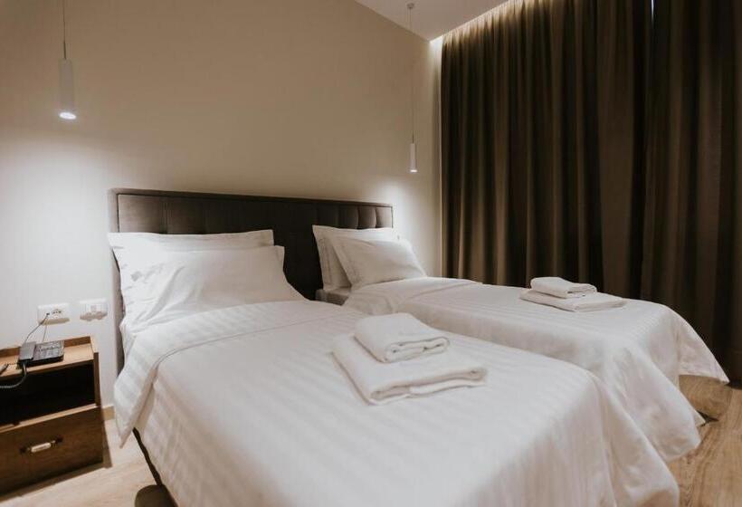 فندق Kroi Near Castle Entrance Castle And Town View