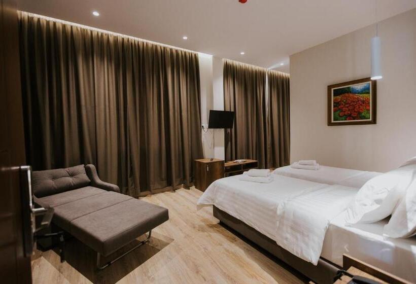 فندق Kroi Near Castle Entrance Castle And Town View