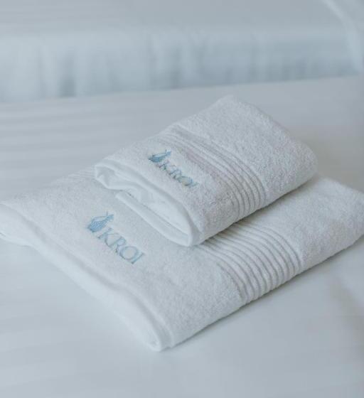 فندق Kroi Near Castle Entrance Castle And Town View