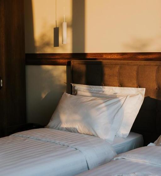 酒店 Kroi Near Castle Entrance Castle And Town View