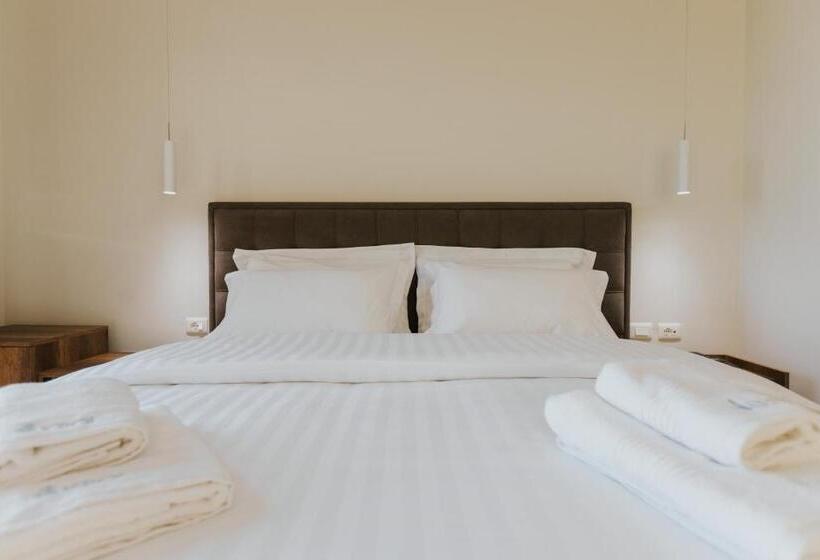 فندق Kroi Near Castle Entrance Castle And Town View