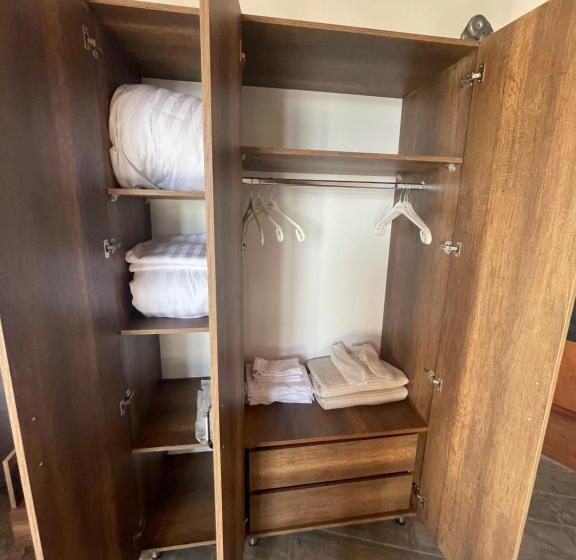 فندق Kroi Near Castle Entrance Castle And Town View