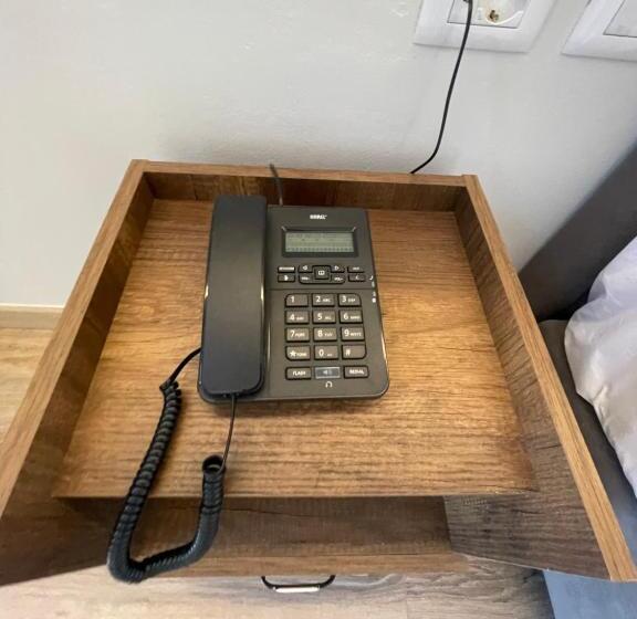 فندق Kroi Near Castle Entrance Castle And Town View