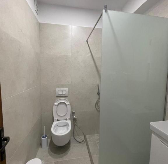 فندق Kroi Near Castle Entrance Castle And Town View