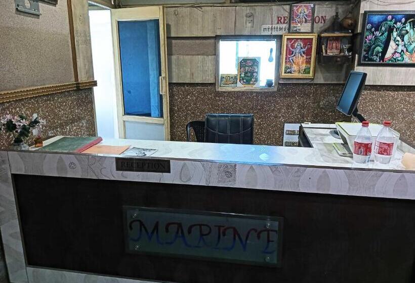 Отель Oyo 81140 Gee