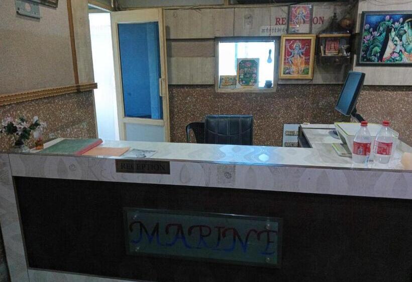 Отель Oyo 81140 Gee