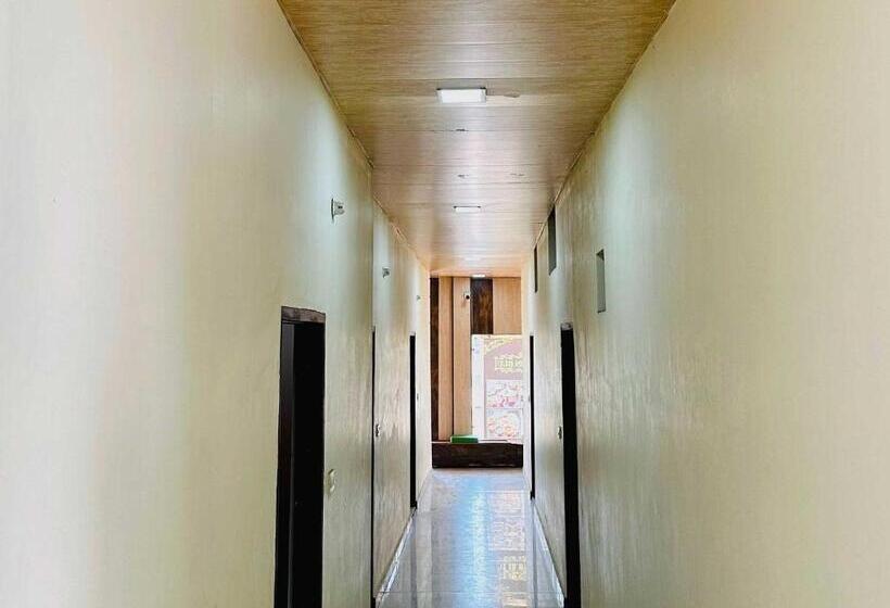 호텔 Oyo 81207 Elginn Blu  And Restaurant