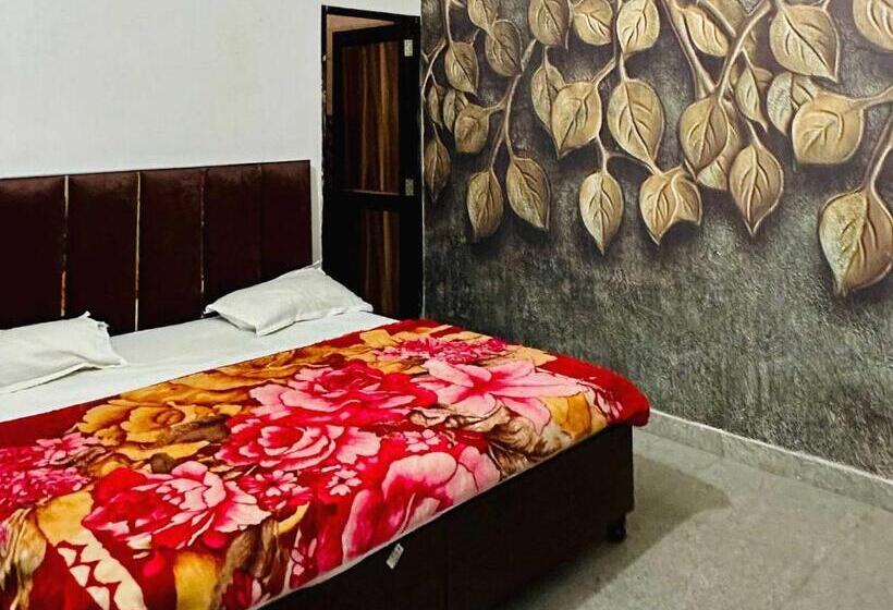 호텔 Oyo 81207 Elginn Blu  And Restaurant