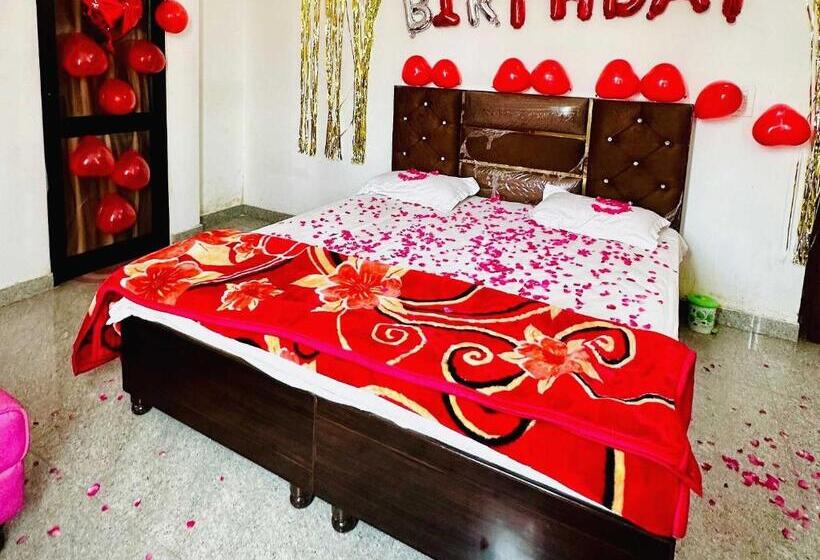 호텔 Oyo 81207 Elginn Blu  And Restaurant