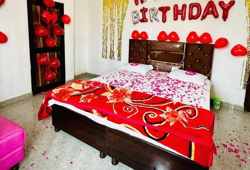 호텔 Oyo 81207 Elginn Blu  And Restaurant