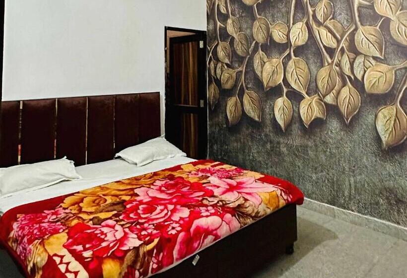 호텔 Oyo 81207 Elginn Blu  And Restaurant