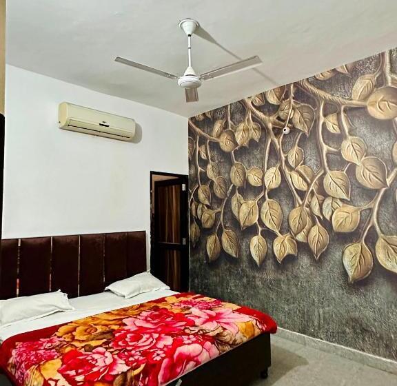 호텔 Oyo 81207 Elginn Blu  And Restaurant