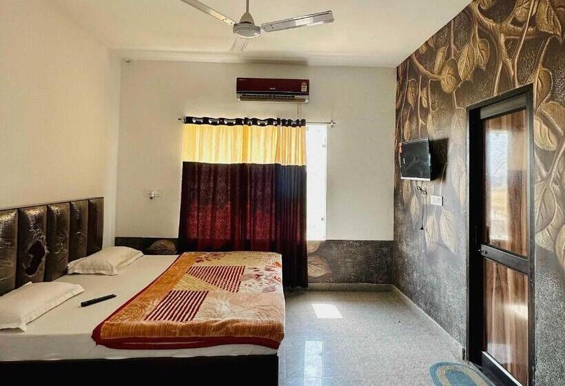 호텔 Oyo 81207 Elginn Blu  And Restaurant