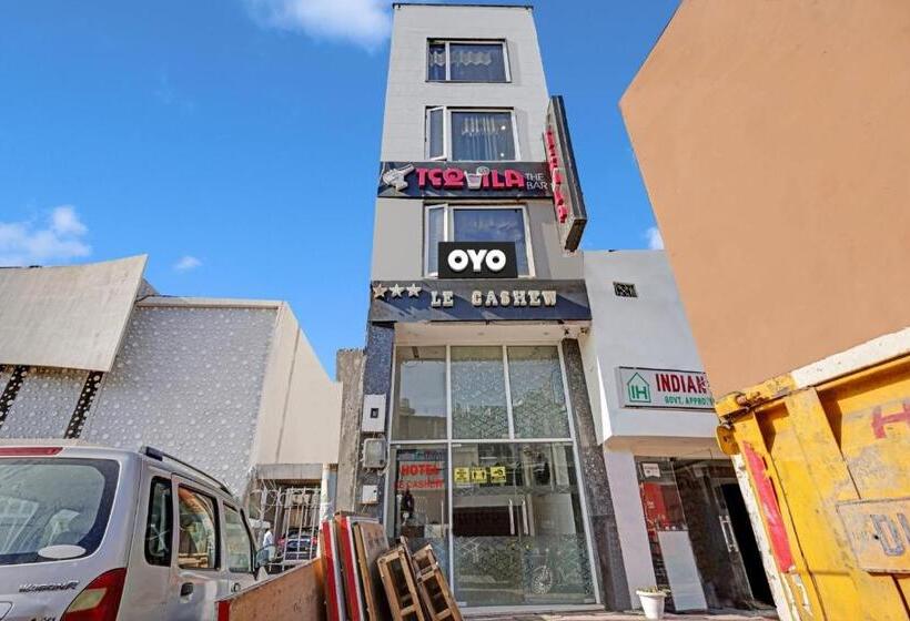 ホテル Oyo Flagship 81157  Le Cashew