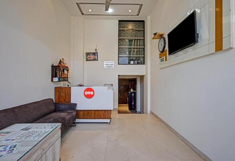 ホテル Oyo Flagship 81157  Le Cashew
