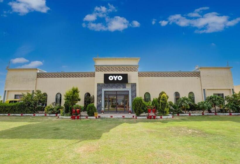 ホテル Oyo Flagship 81180 Maa Pitambara