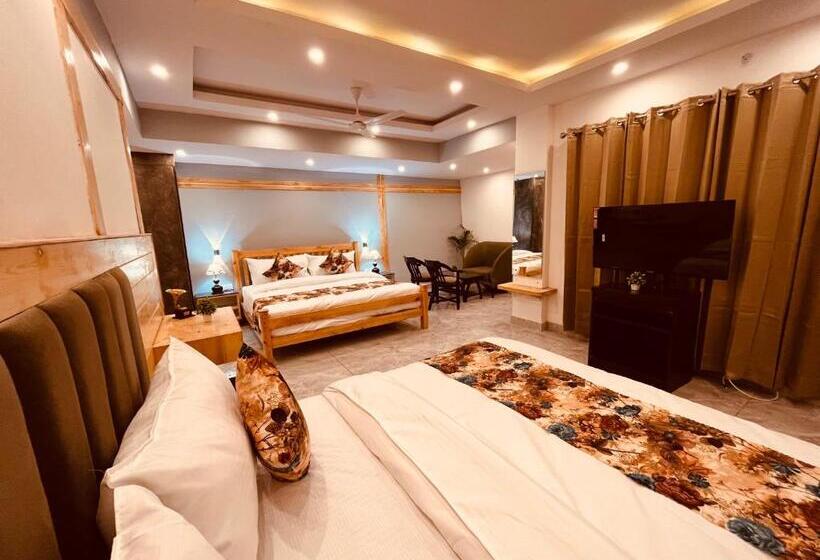 Отель Pinerock & Cafe, Mussoorie   Mountain View Luxury Rooms With Open Rooftop Cafe