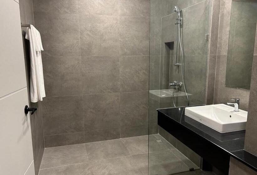 בית מלון כפרי Raintree Boutique