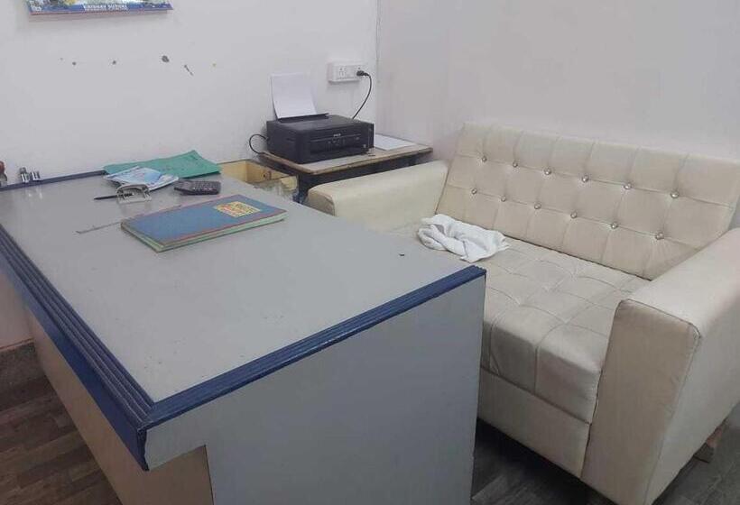 فندق Spot On 81158 Pratiksha Homes