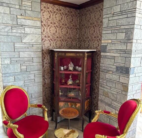 Monte Cristo Hotel With Rooftop Pool