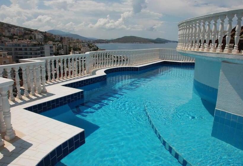 Monte Cristo Hotel With Rooftop Pool