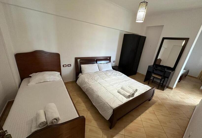 Monte Cristo Hotel With Rooftop Pool