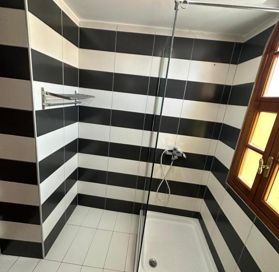 Monte Cristo Hotel With Rooftop Pool