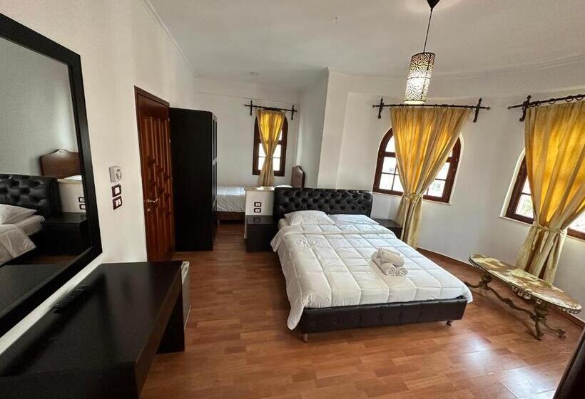 Monte Cristo Hotel With Rooftop Pool